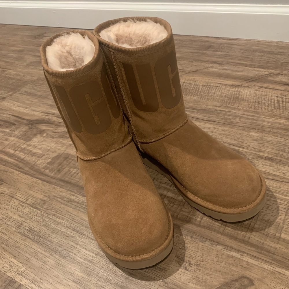 Classic short rubber logo UGG boots